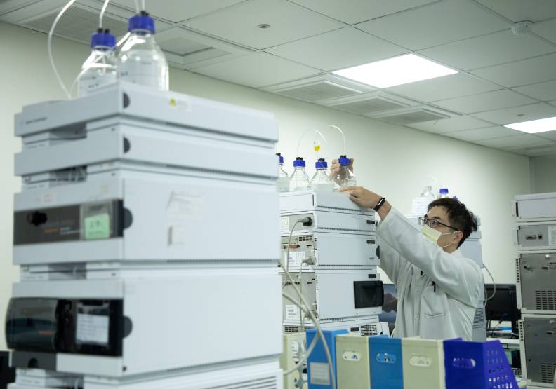 图／台湾BNCT使用的含硼药物，信东是唯一有临床研究和实验的制药厂。池孟谕摄
